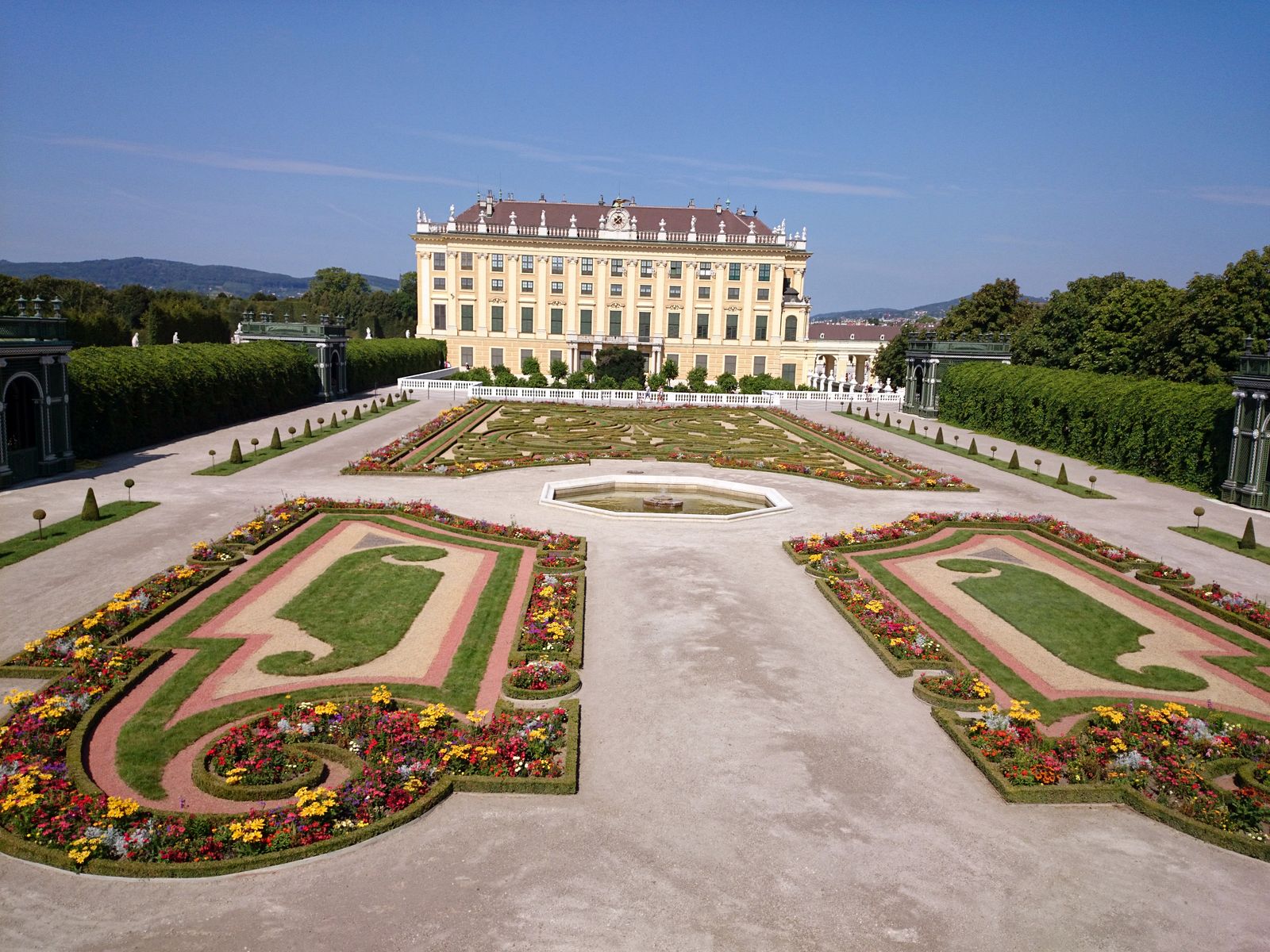 Wien_Schloss_Schoenbrunn_18.jpg